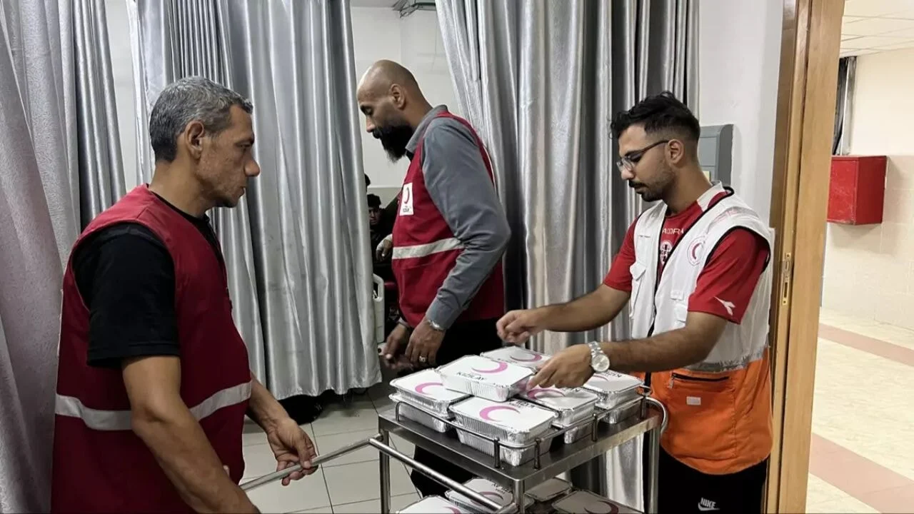 Türk Kızılay Gazze'de her gün 21 bin kişiye sıcak yemek ulaştırıyor