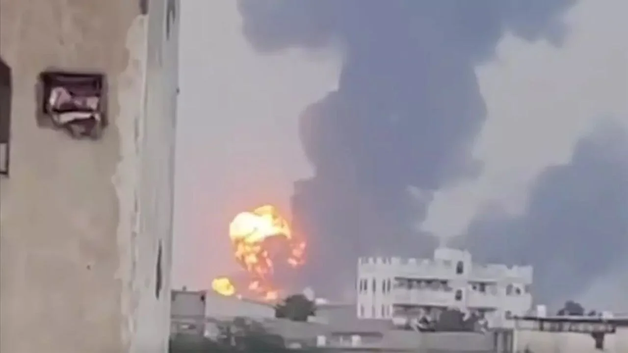 Yemen'in başkenti Sana'da korkutan patlamalar meydana geldi