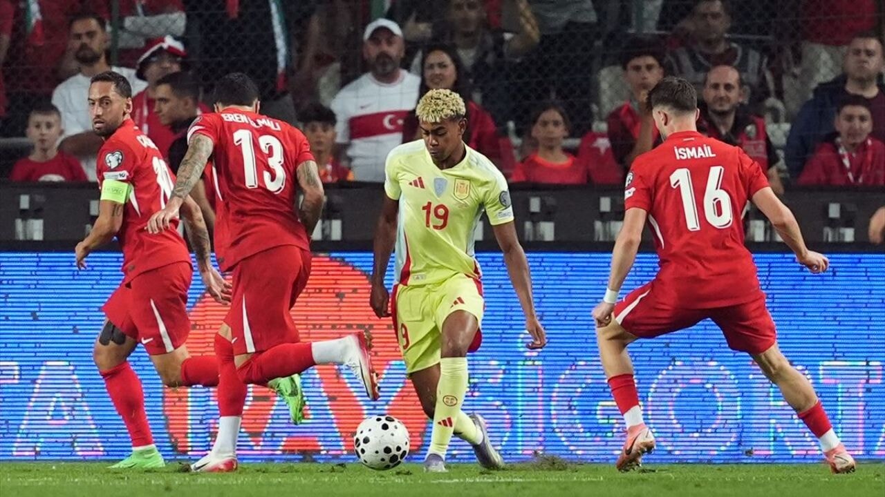 A Milli Futbol Takımı, İspanya'ya farklı yenildi