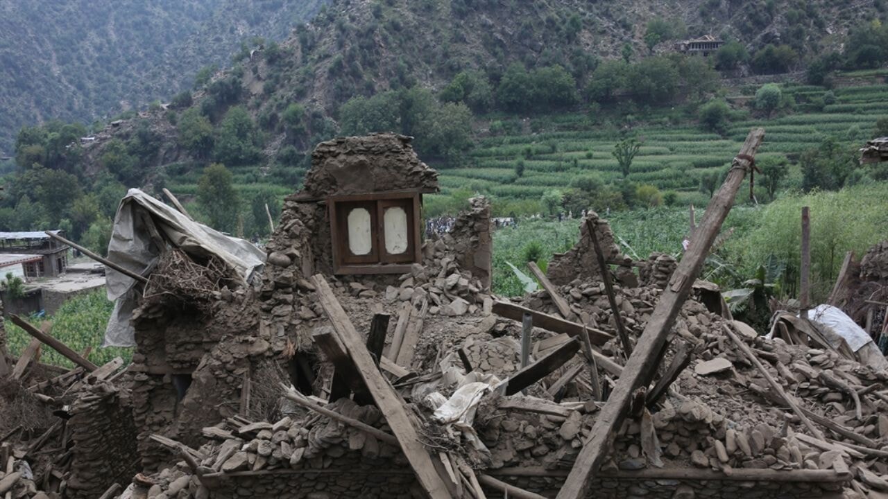 Afganistan'daki depremde ölü sayısı 1411'e yükseldi