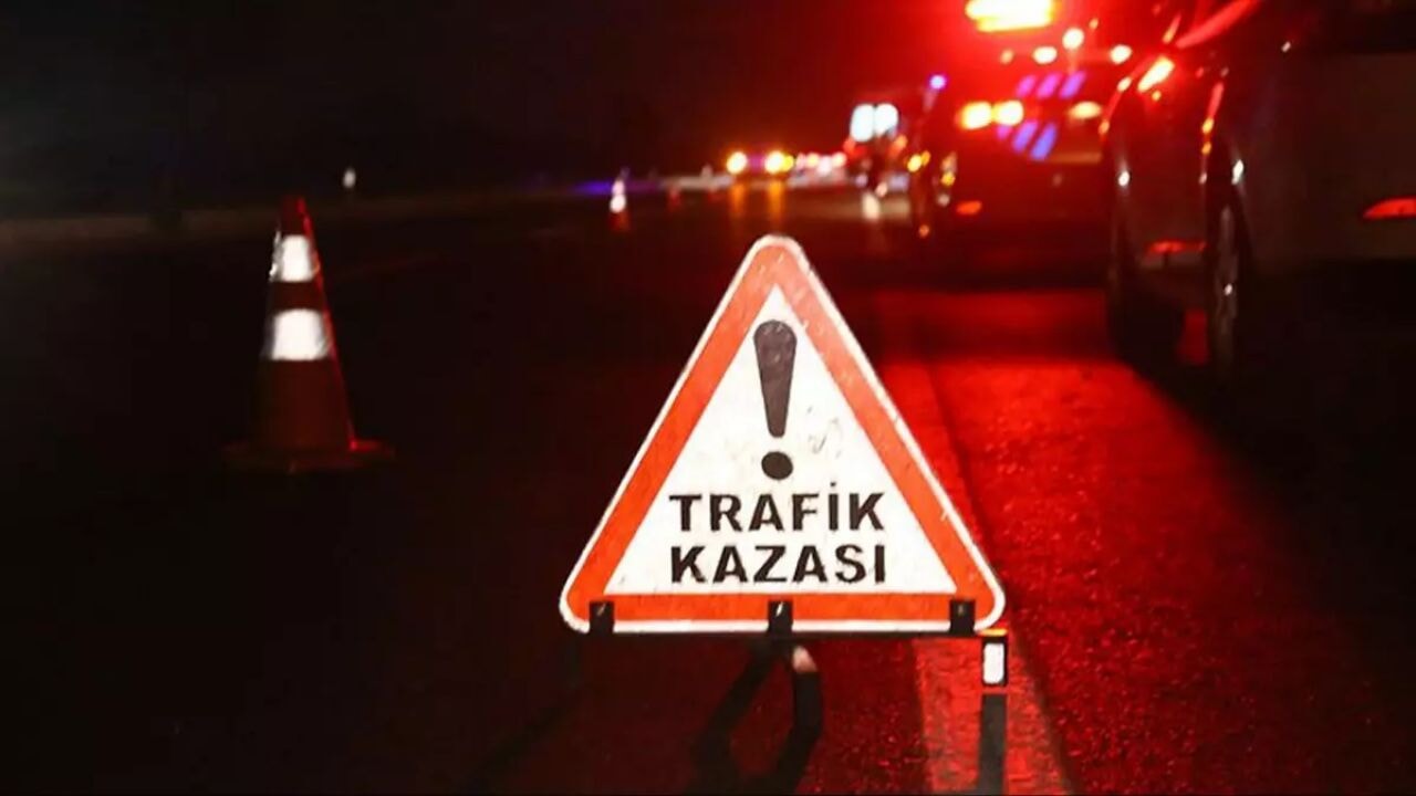 Büyükçekmece'de kaza sonrası yola savruldular, kurtulamadılar