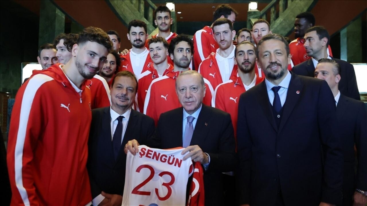 Cumhurbaşkanı Erdoğan 12 Dev Adam'ı kabul etti