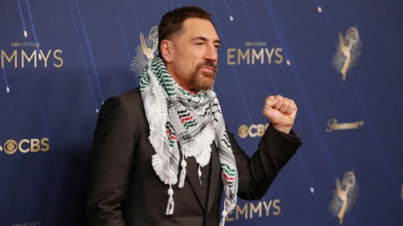 'Emmy Gecesinde Bardem'den Şok Hareket: İsrail'e Tepki, Filistin Kefiyesiyle Sahneye Çıktı'