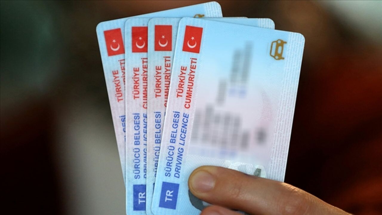 Eski tip ehliyetlerle ilgili son tarih ne zaman? B sınıfı sürücü belgesi kaç TL? A, A1, A2, F, B1, BE, C1, CIE, C, CE, DI, DIE, D, DE, G, M sınıfları için kaç TL?