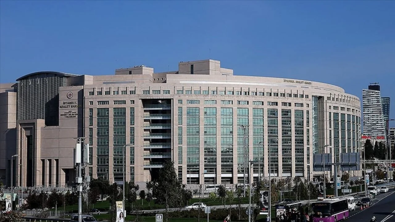 İBB'de yolsuzluk soruşturmasında kırmızı bülten kararı