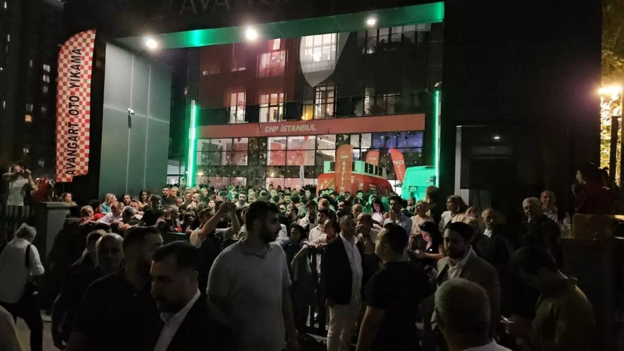 İstanbul'da CHP'lilerin yasaklı gösterisine polis engeli