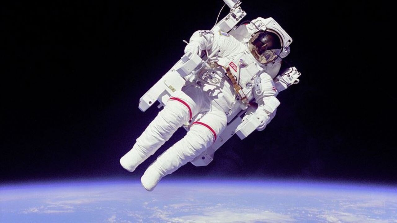 Sahte astronot tarafından dolandırıldı
