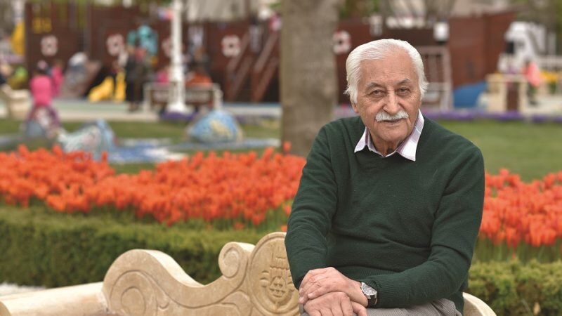 Yavuz Bülent Bakiler Hayatını Kaybetti: 'Türk Edebiyatının İnce Ruhlu Şairi'