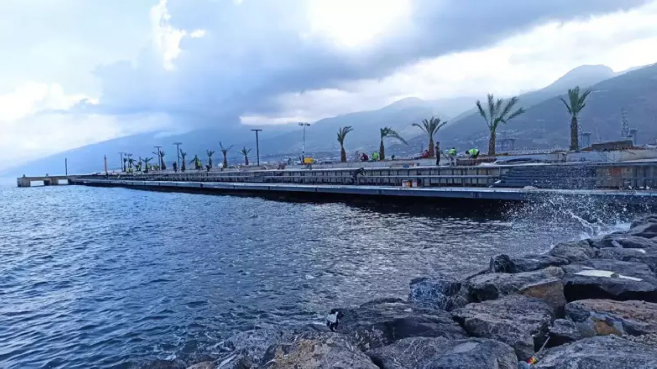 Depremde çöken İskenderun sahili yeniden açılıyor