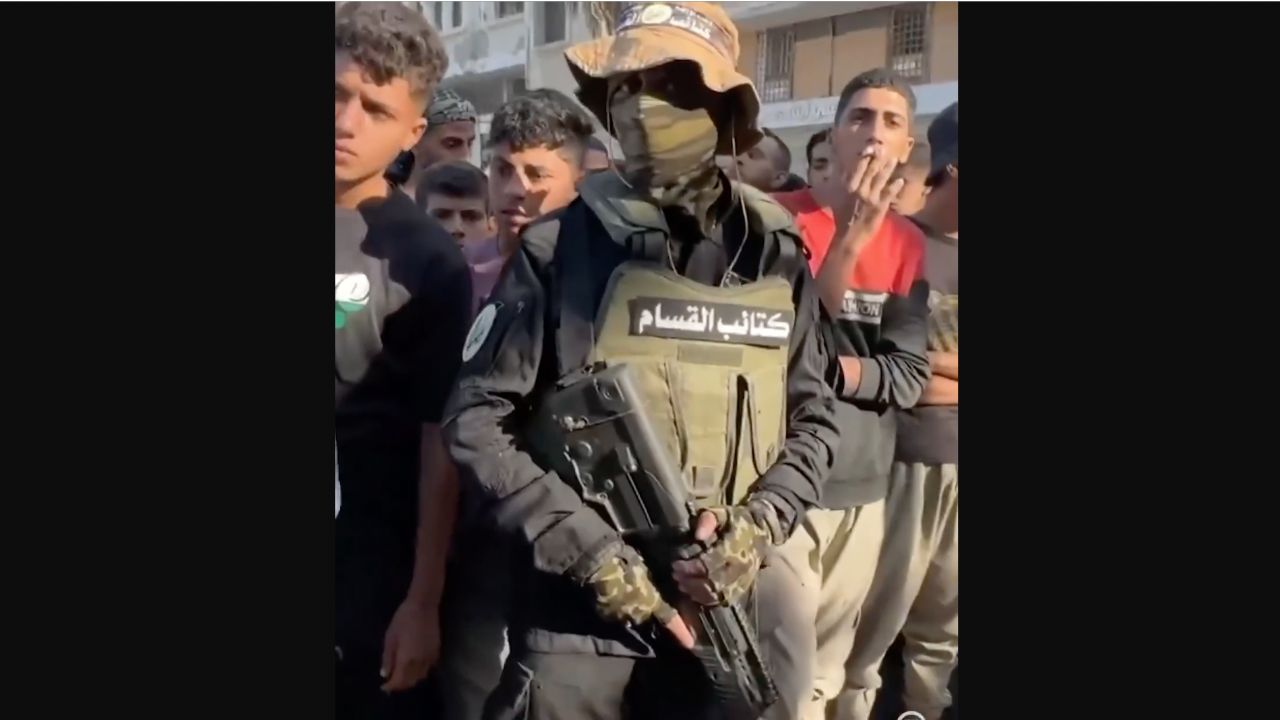 Esir tesliminde İsrail silahlarıyla mesaj... Kassam Tugayları'ndan açıklama