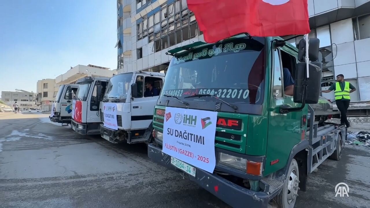 İHH, Gazze'de tankerlerle su dağıttı