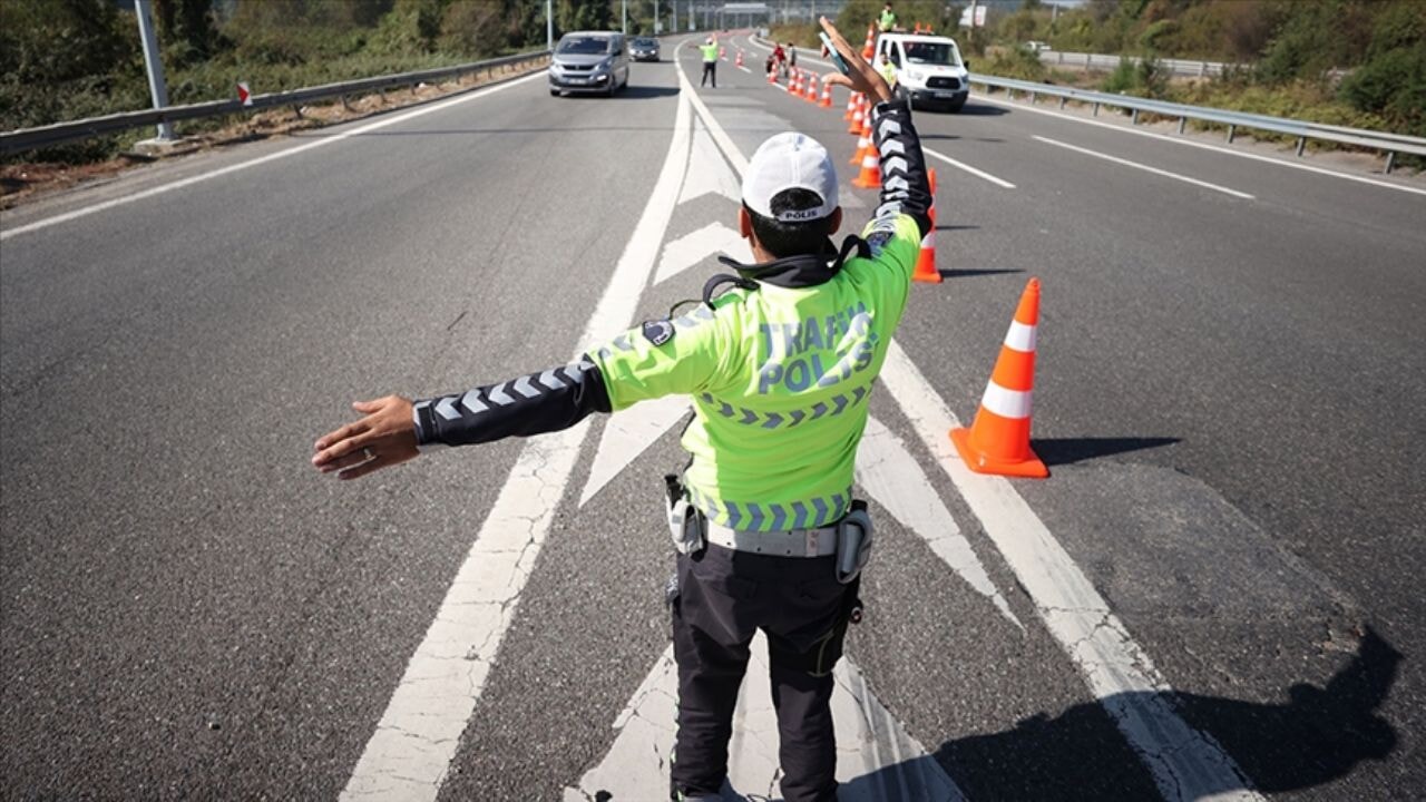 Pazar günü sahile inecekler dikkat! İstanbul'da bazı yollar kapalı