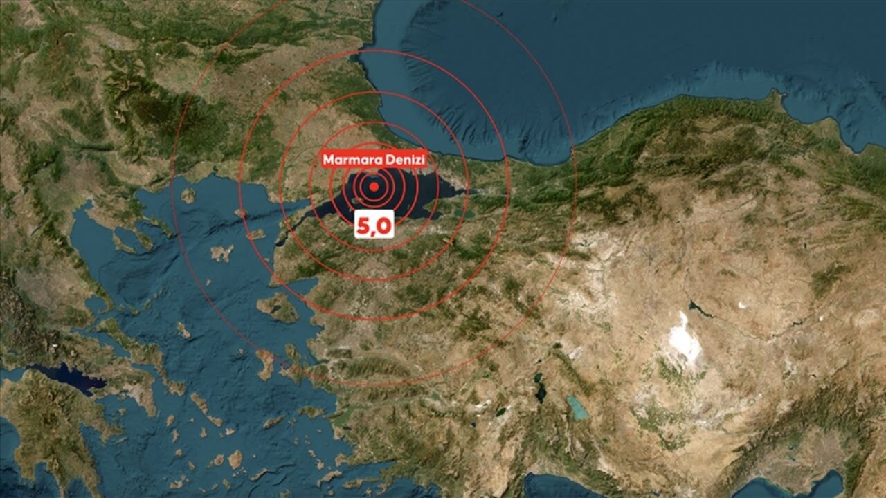 SON DAKİKA... İstanbul'da şiddetli hissedilen 5 büyüklüğünde deprem oldu!