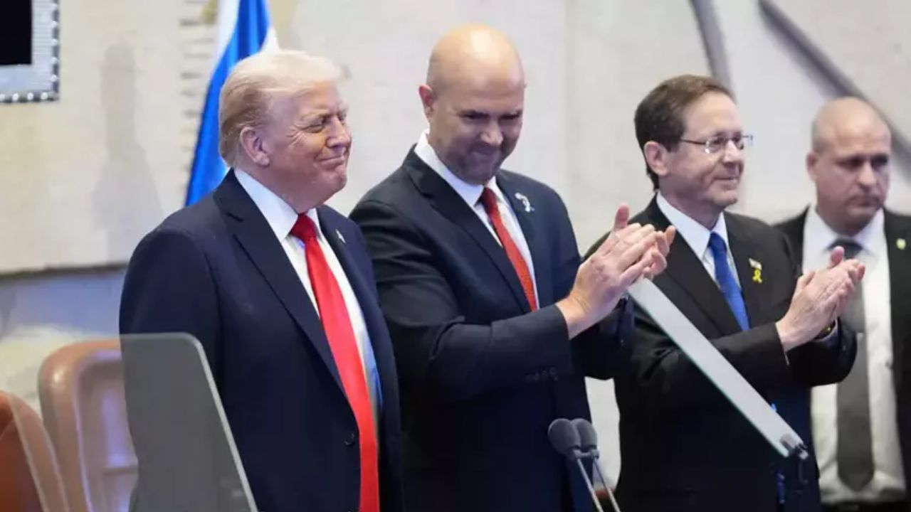 Soykırımcılardan Trump'a görülmemiş yaltaklanma: Altın güvercin ve şapka