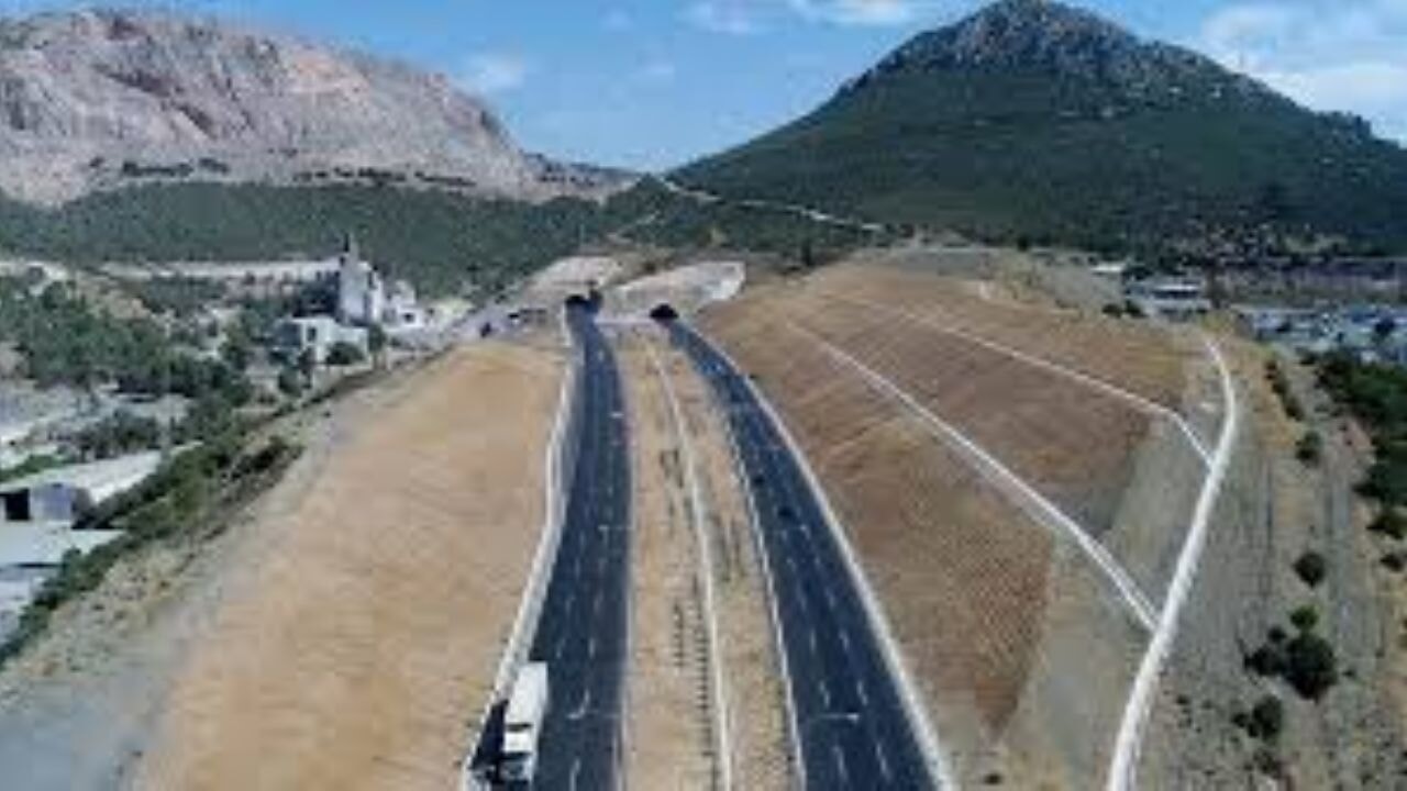 Türkiye genelinde yol çalışmaları sürüyor! Sürücüler dikkat!