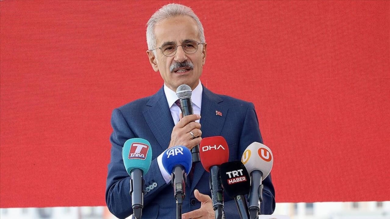 Bakan Uraloğlu'dan 48 saatte hızlı trenlerle Türkiye'yi dolaşma hedefi