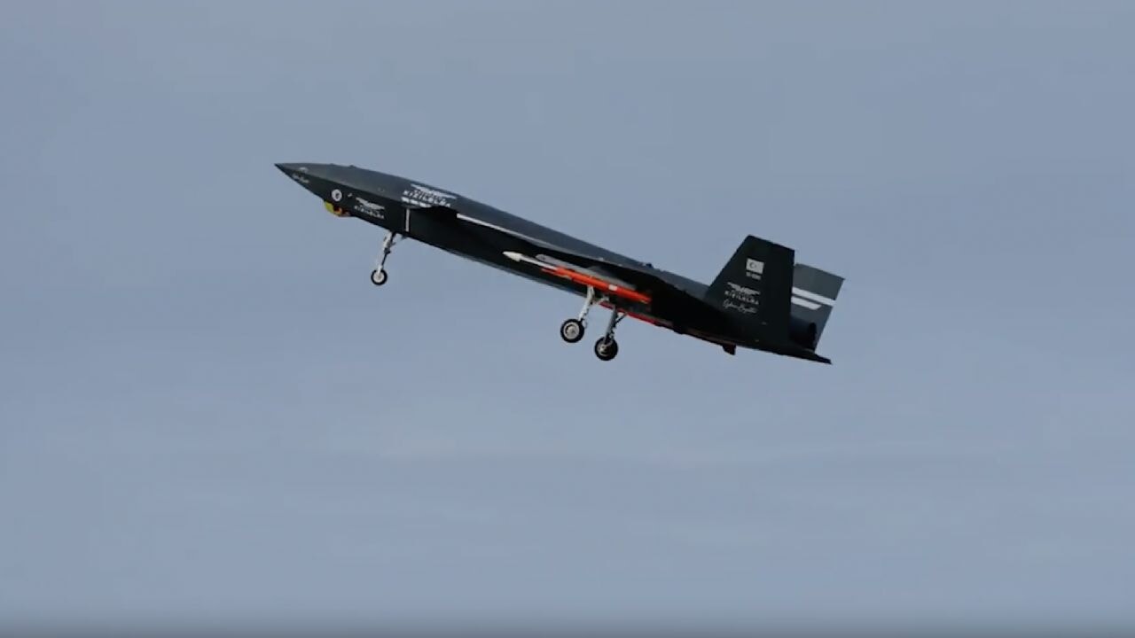 Bayraktar KIZILELMA F-16'ya kilitlendi!