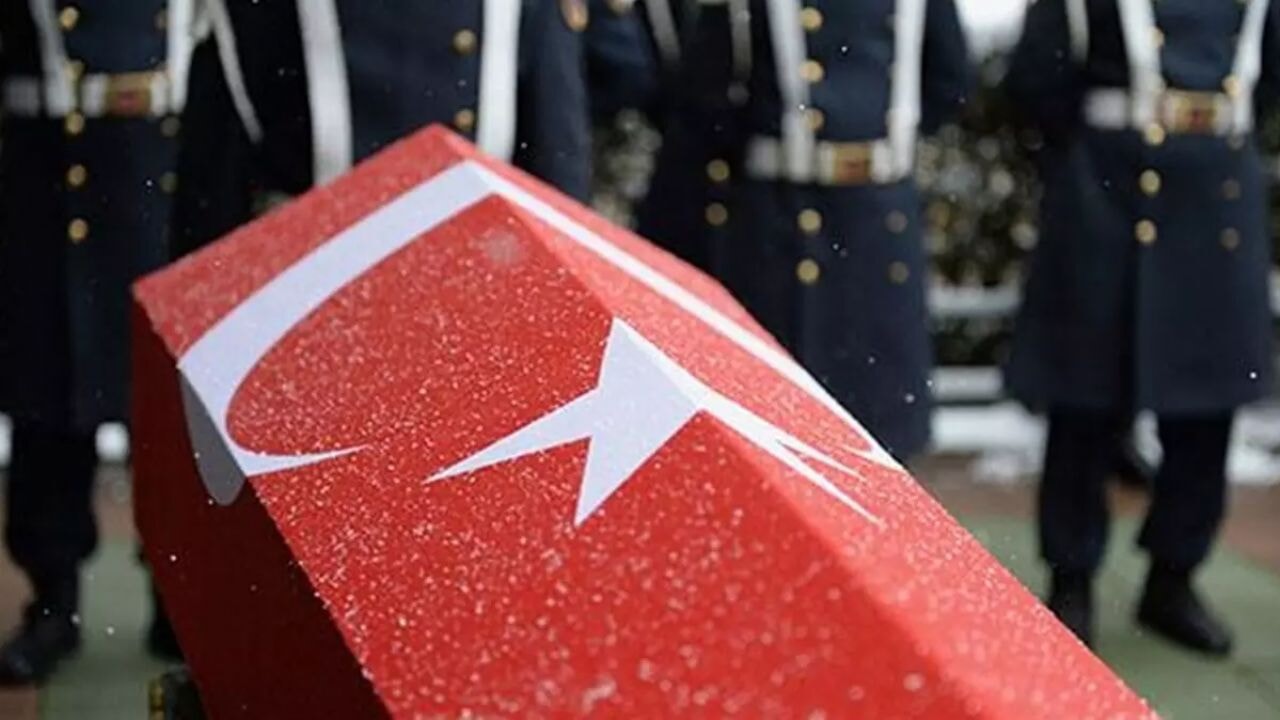 Manisa'da feci kaza: Polis aracı tıra çarptı, 1 şehit var