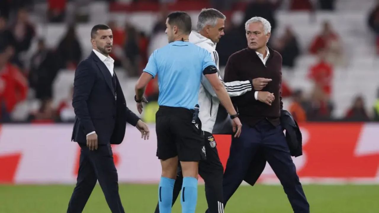 Mourinho çıldırdı; hakemin üzerine yürüdü!