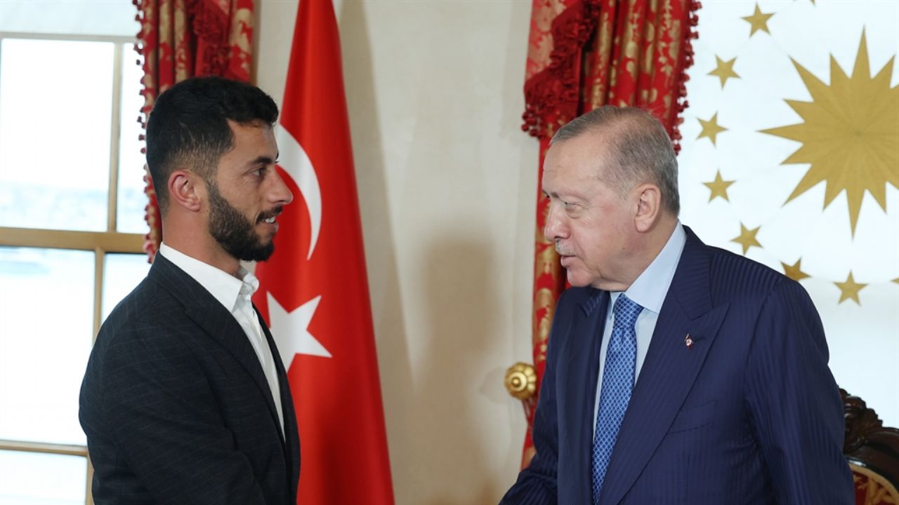 Cumhurbaşkanı Erdoğan, Oscar ödüllü Filistinli yönetmen Adra ile görüştü
