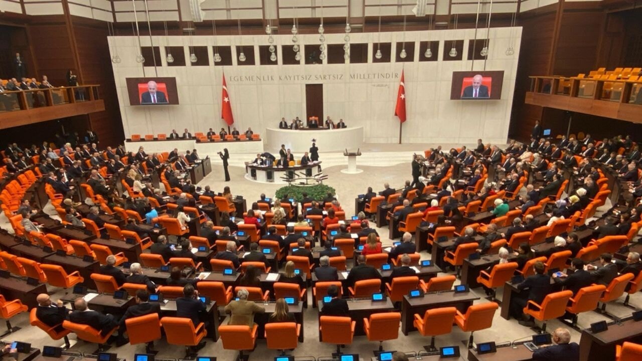 TBMM'de 'mezar başında rakı içme' tartışması