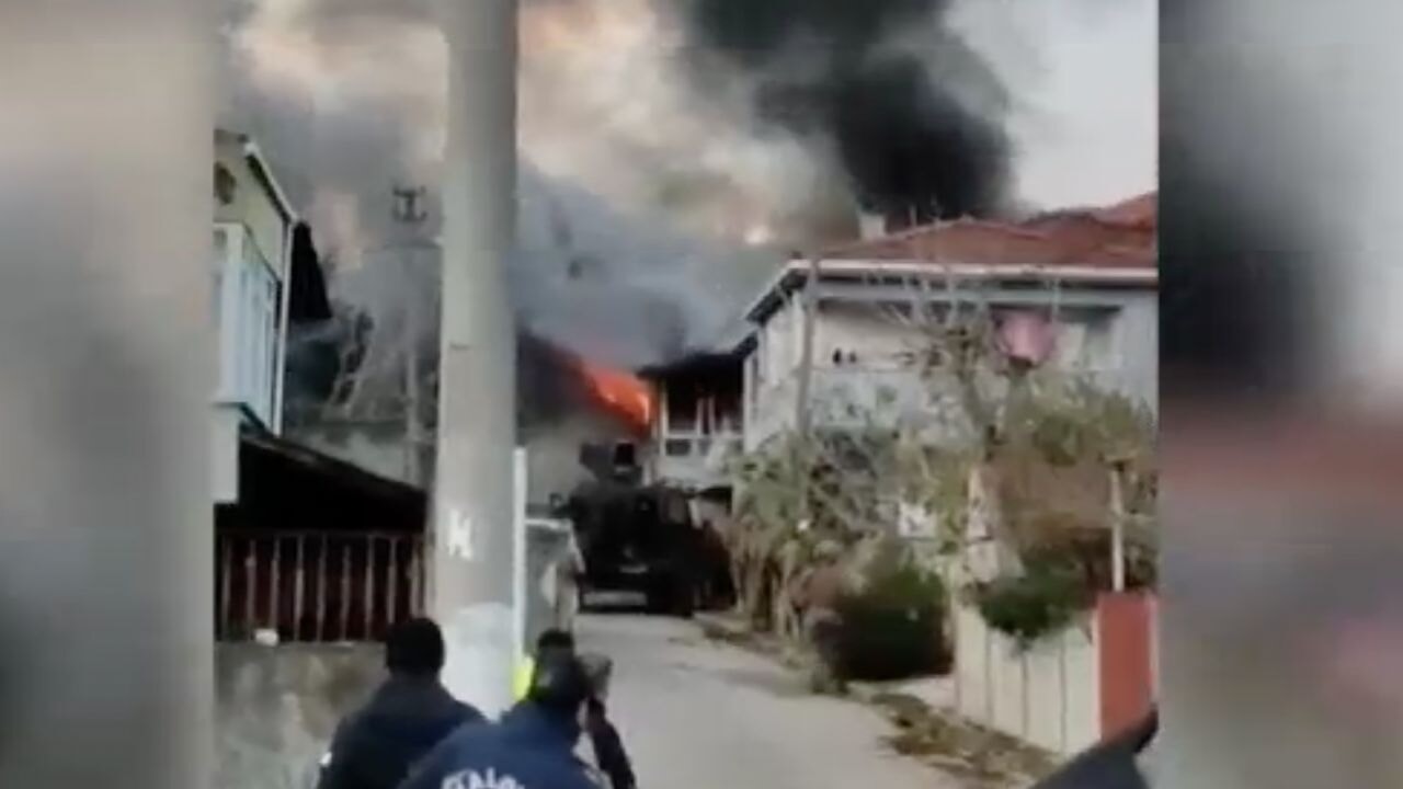 Yalova'daki DEAŞ operasyonundan; çatışma ve evin yakıldığı anlar...