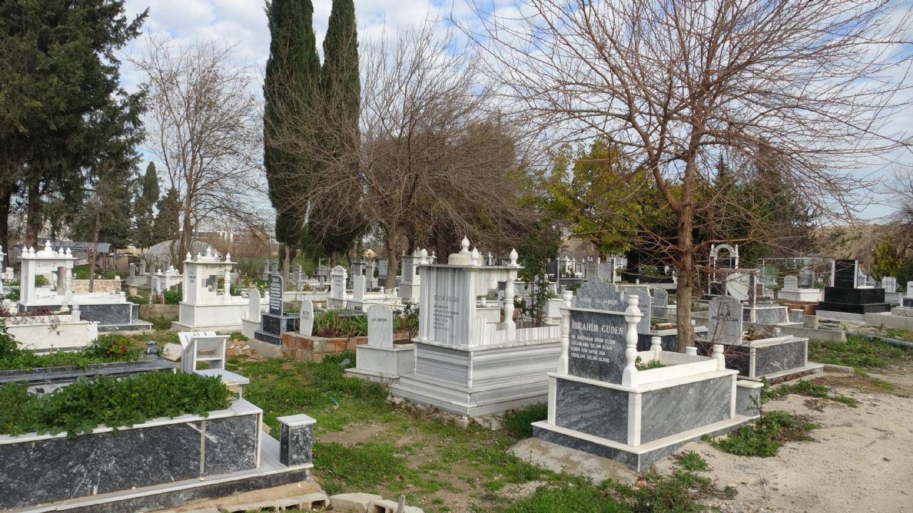 Babasının mezarında uyuşturucu saklandığı ortaya çıktı!