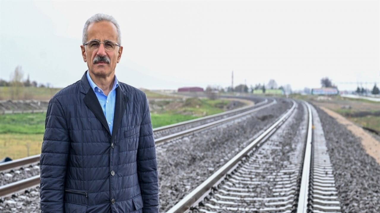 Bakan Uraloğlu: Demir yolları yerli ve milli sinyalizasyon sistemleriyle donatılıyor