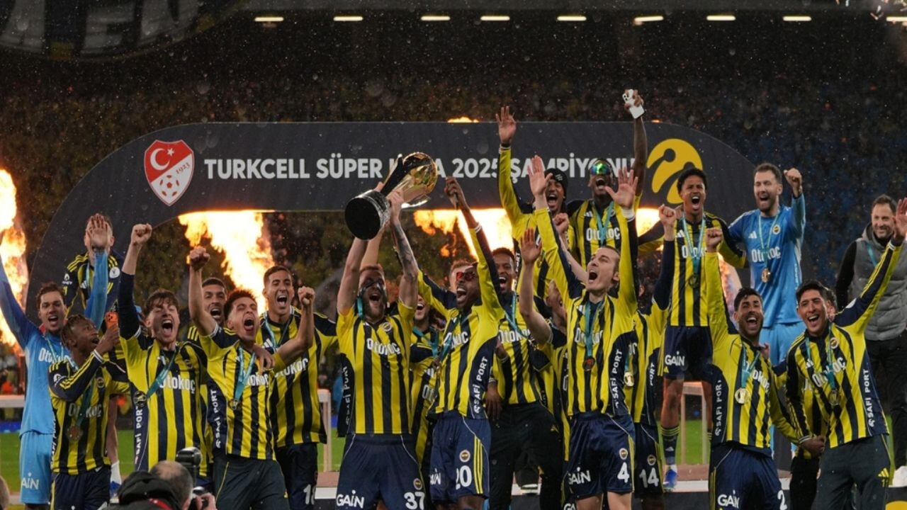 Galatasaray: 0 - Fenerbahçe: 2 Süper Kupa'nın sahibi Fenerbahçe