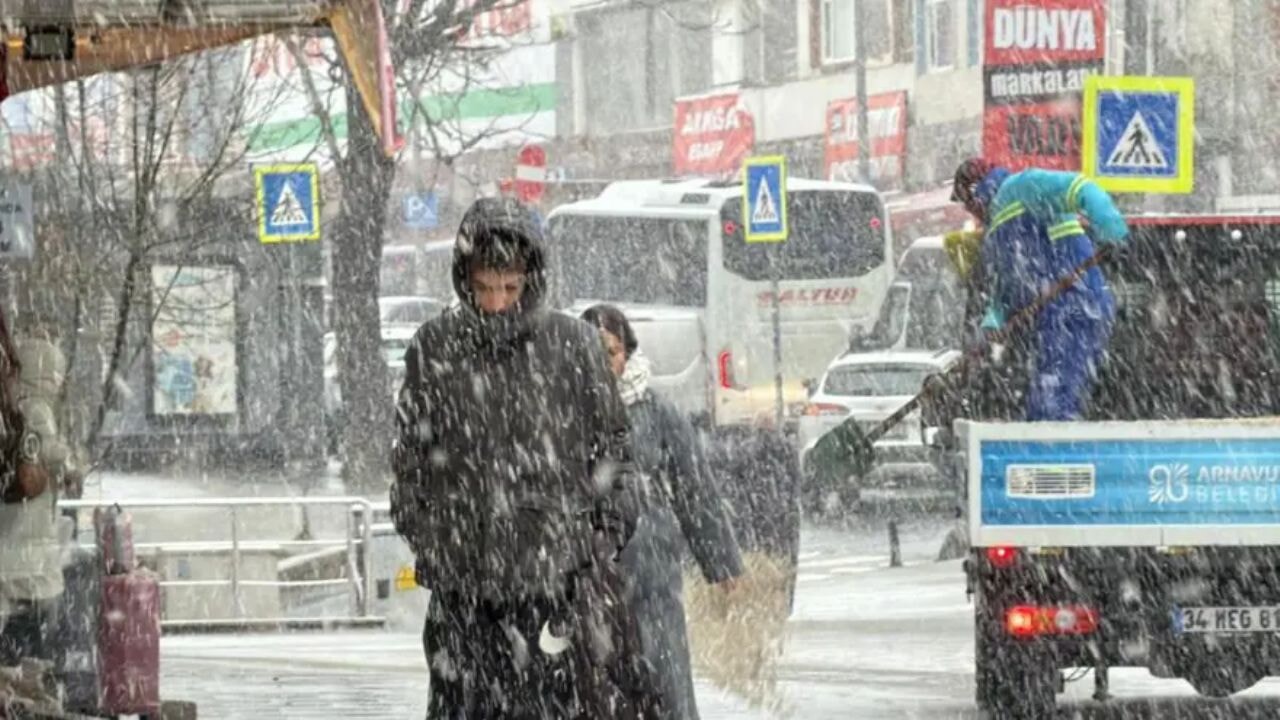 İstanbul'da kar yağışı; yeni uyarı geldi
