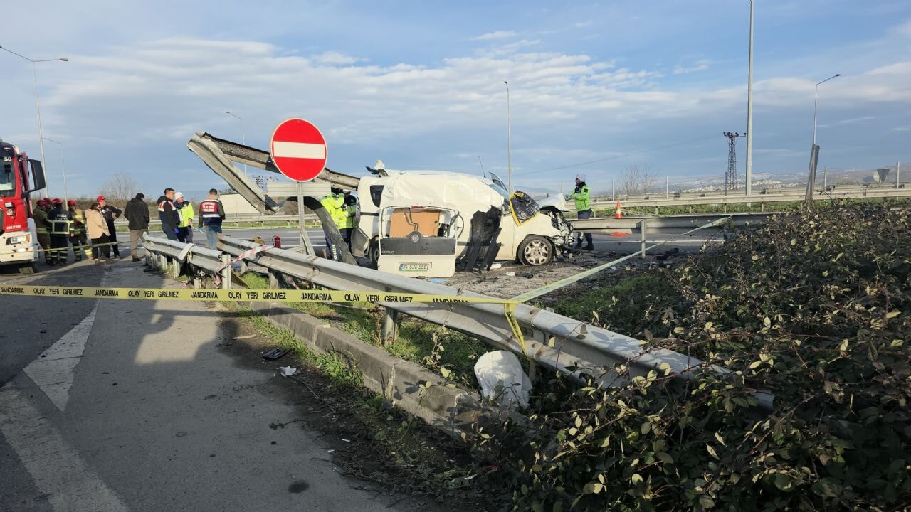 TEM Otoyolu Düzce Geçişinde Feci Kaza