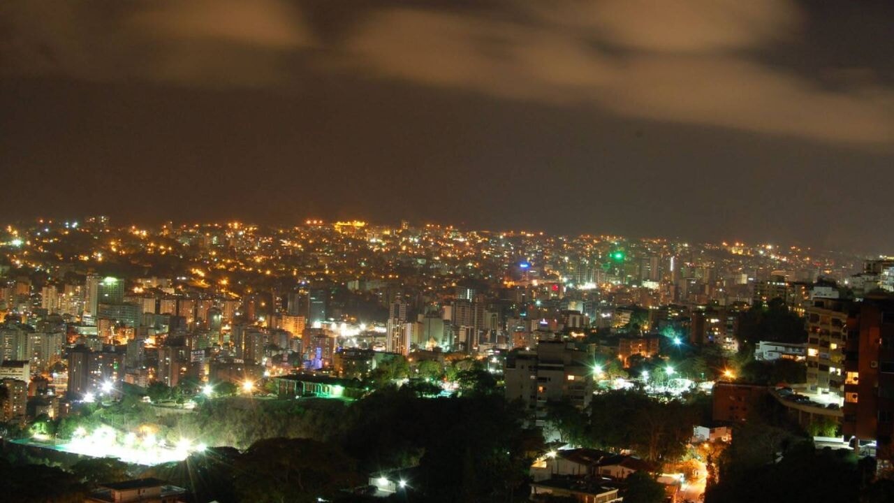 Venezuela'nın başkentinde büyük patlamalar.. 'Caracas saldırı altında...'