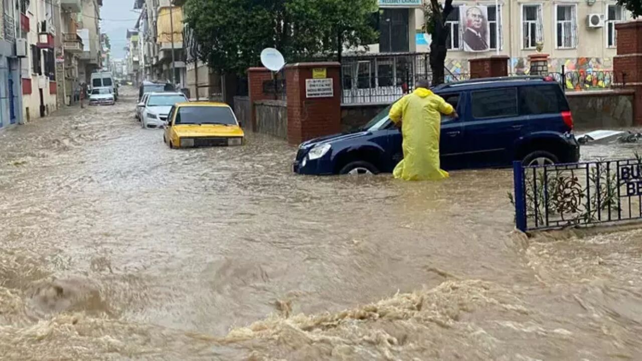 39 il için uyarı! Şiddetli sağanak ve fırtına geliyor
