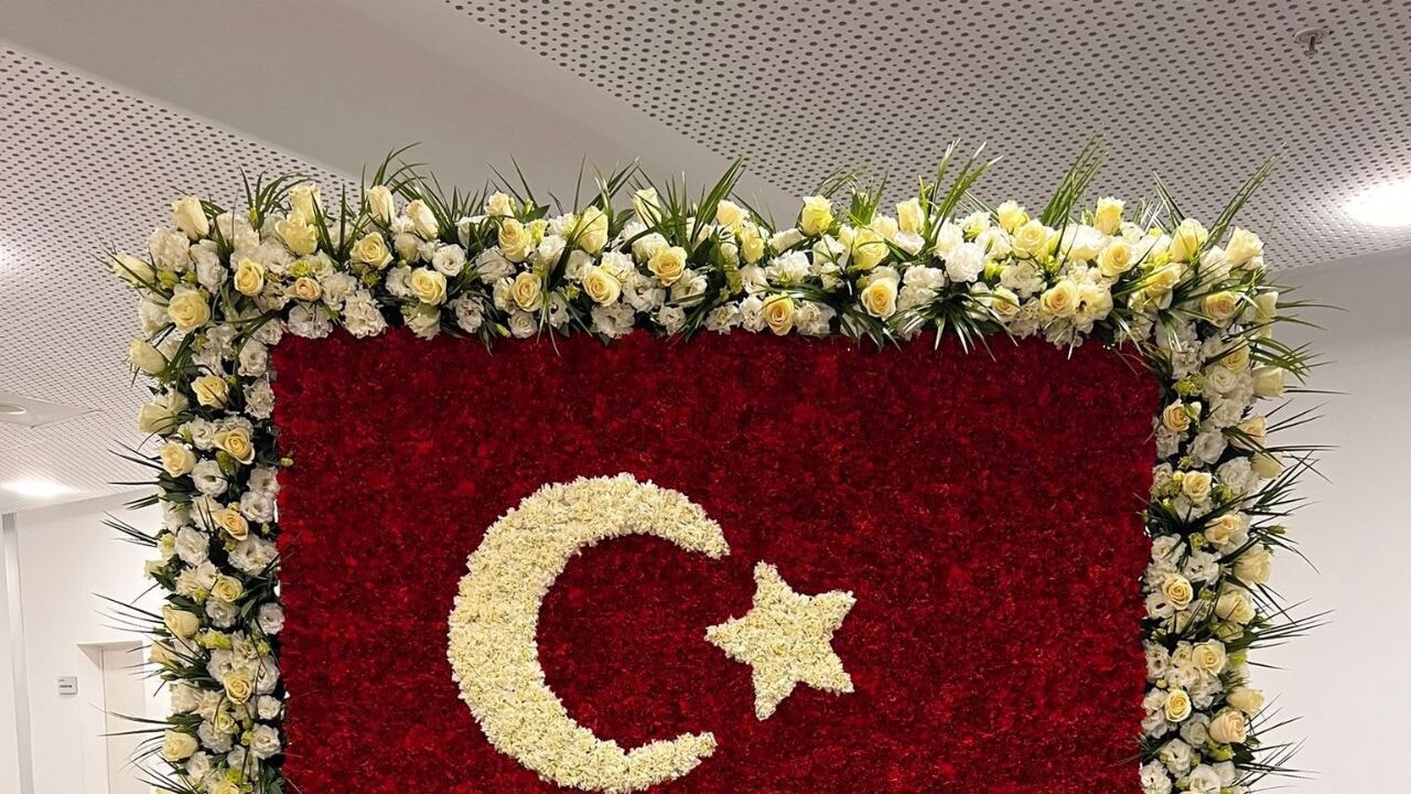 Cumhurbaşkanı Erdoğan'dan Bahçeli'ye 57 gülün yer olduğu tebrik