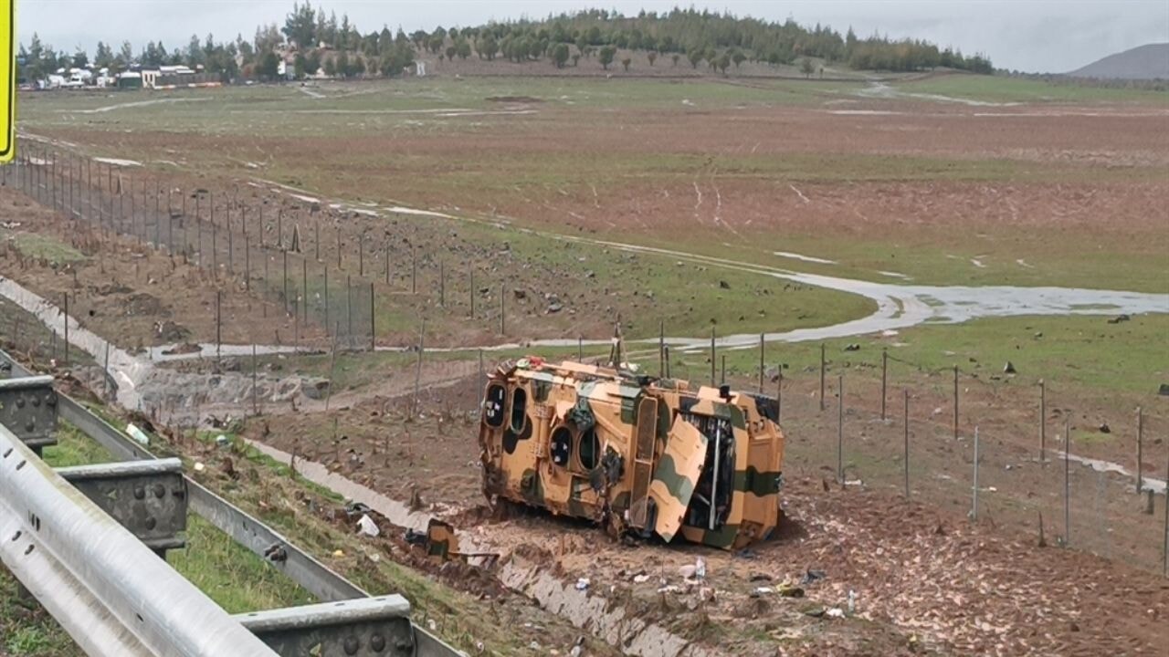 Gaziantep'te askeri araç devrildi; 10 yaralı