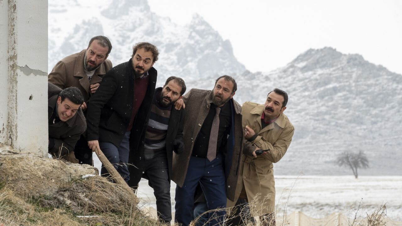 'GÖNÜL DAĞI': Kasabaya Gizemli İki Adam Gelir...