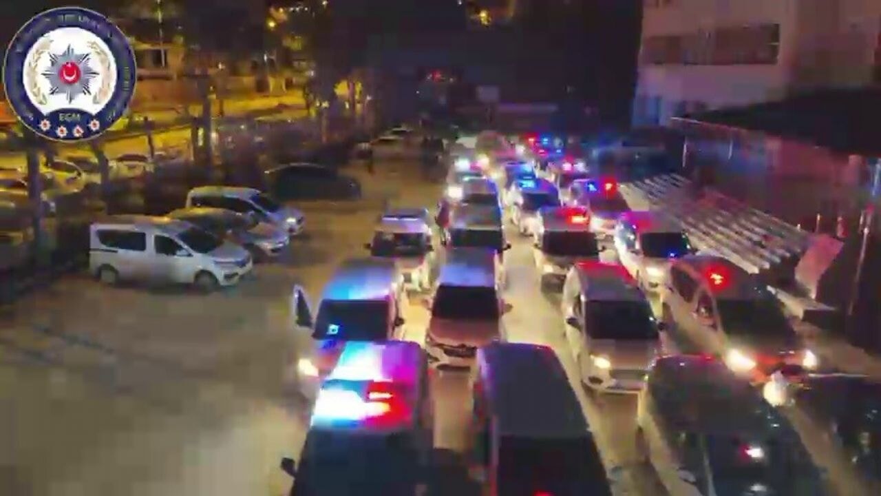 Gümrüklerde rüşvet' operasyonu! Milyonlarca TL'lik döviz ve silah ele geçirildi