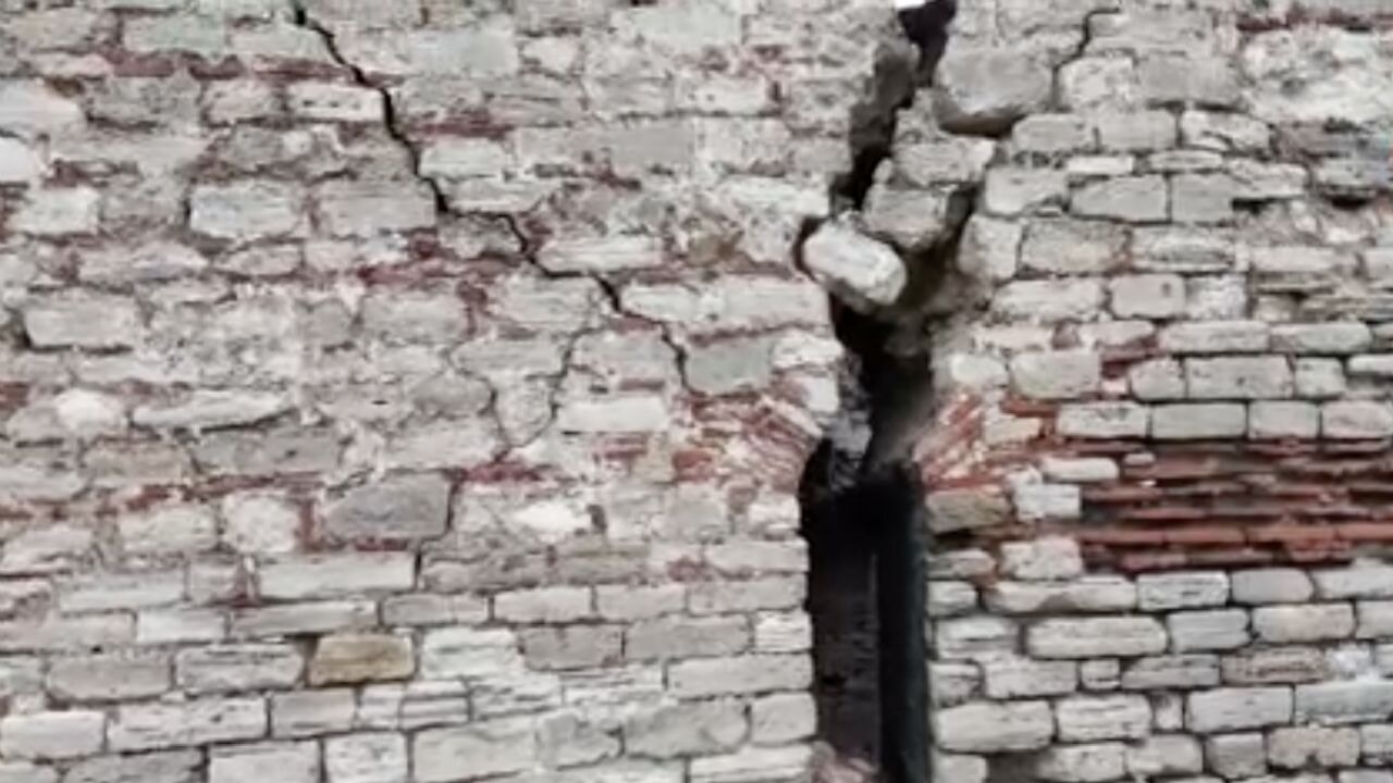 İstanbul surlarında tehlike uyarısı