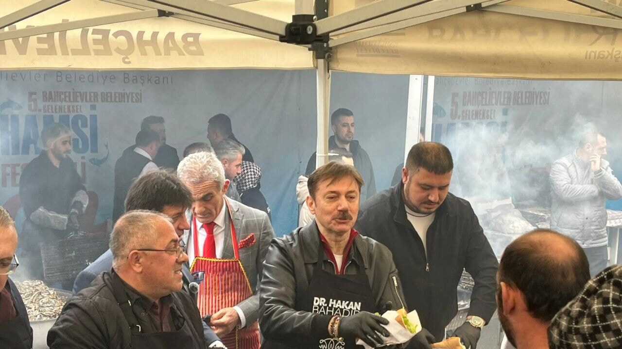 Karadeniz Fırtınası Bahçelievler'de esti! 5 ton hamsi dağıtıldı