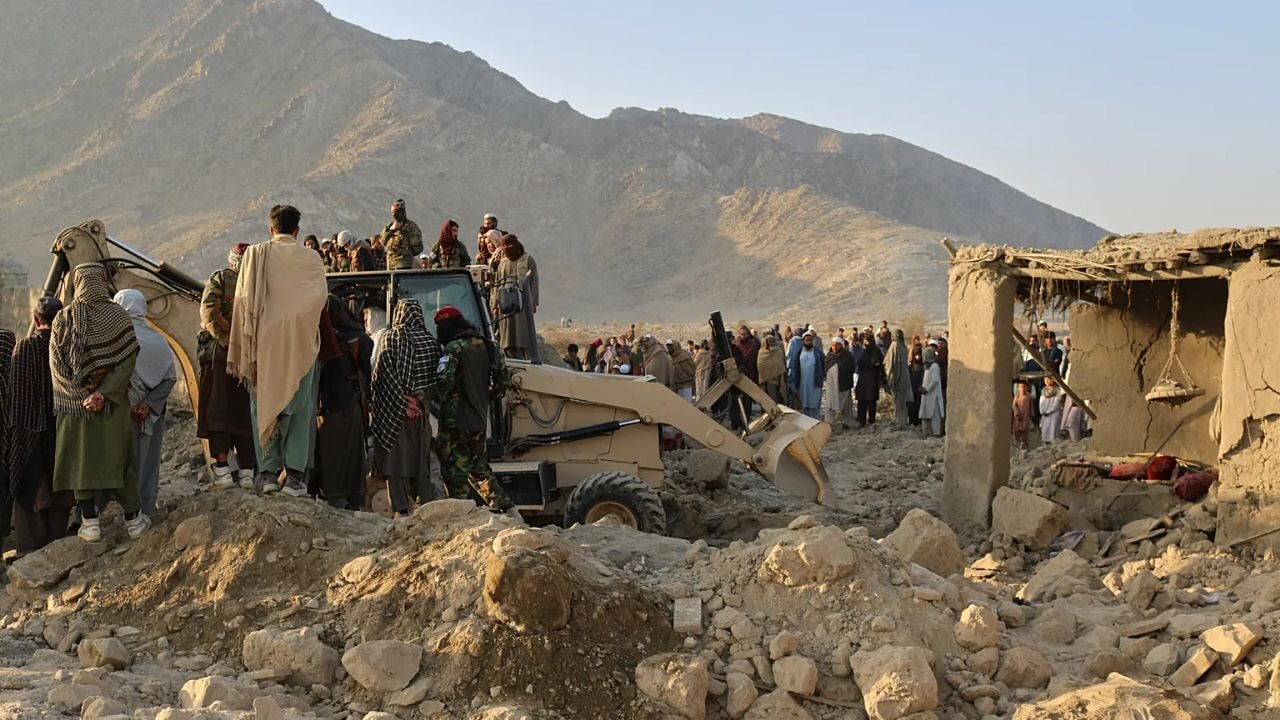 Pakistan: '12 Pakistan askeri, 274 Taliban askeri öldü'