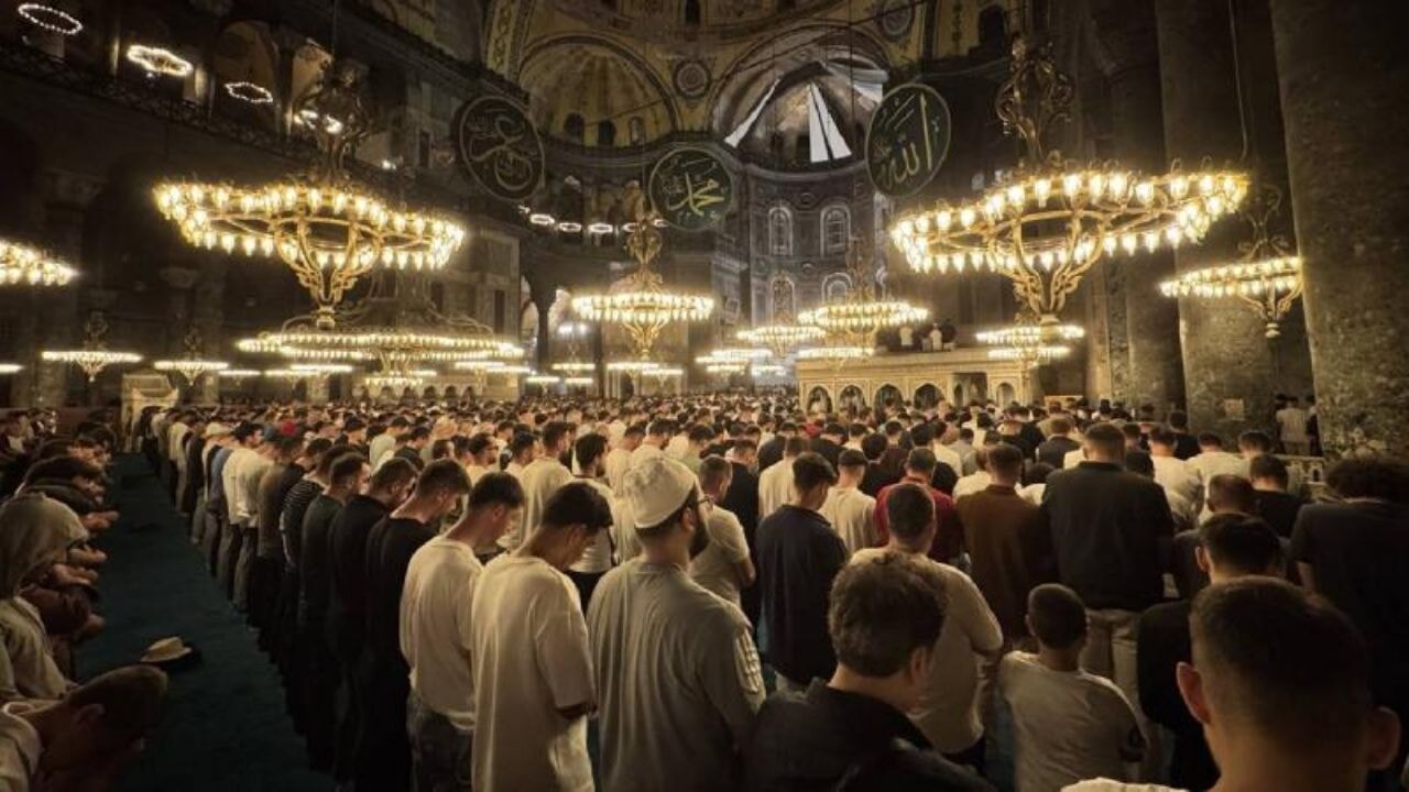 'Ramazan'ın müjdecisi Berat Kandili bu gece idrak edilecek