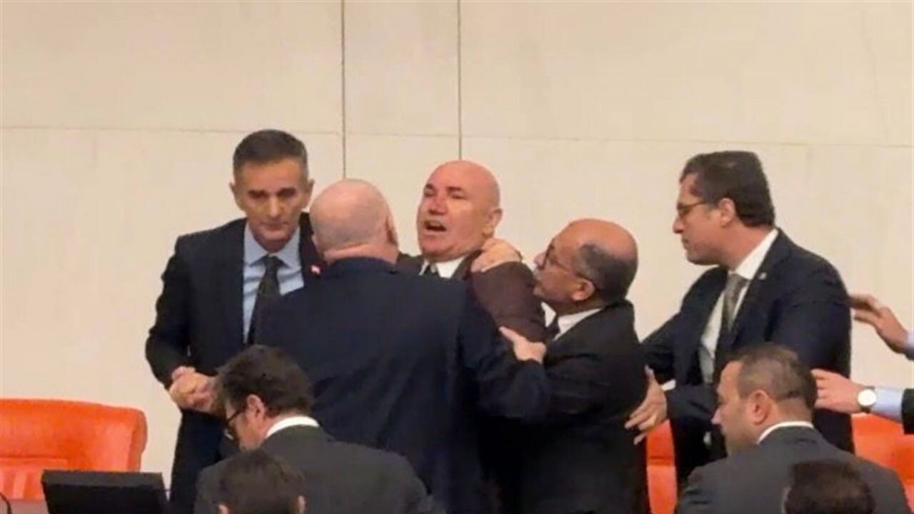 TBMM'de kavga! CHP'li Tanal hastaneye kaldırıldı