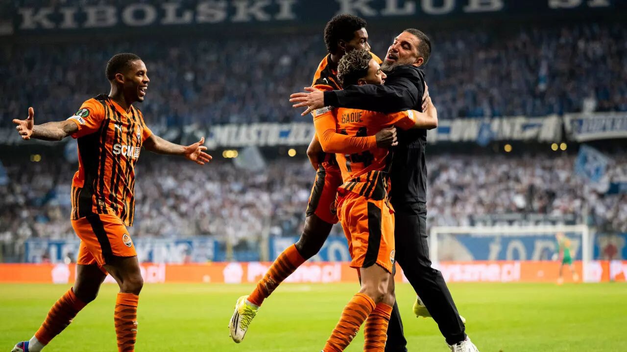 Arda Turan, savaşın ortasında tarih yazdı