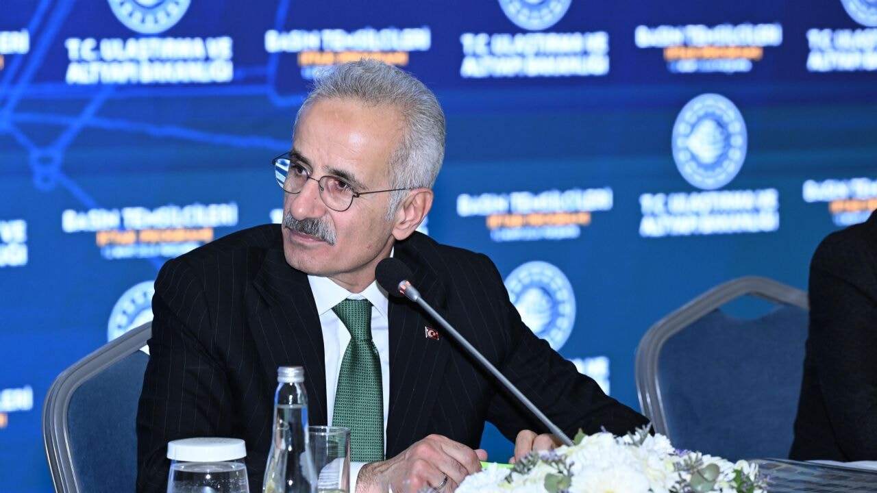 Bakan Uraloğlu açıkladı: Hürmüz Boğazı'nda kaç gemimiz bekliyor