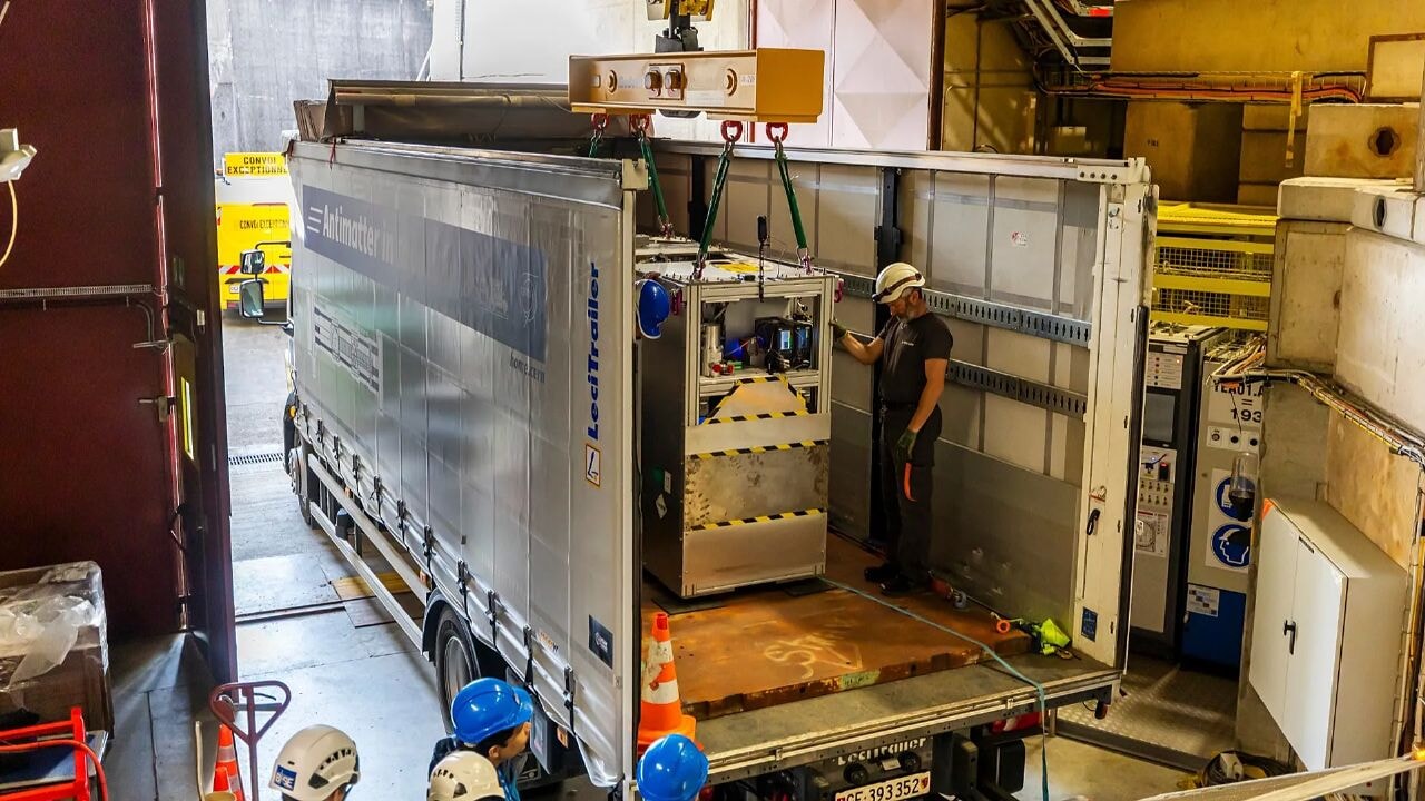 CERN'deki karşıt madde ilk kez dışarı çıkarıldı