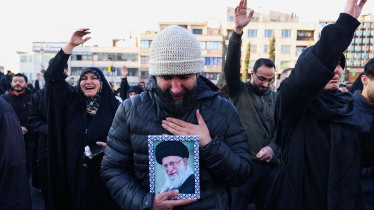 Hamaney için 'veda töreni' ertelendi