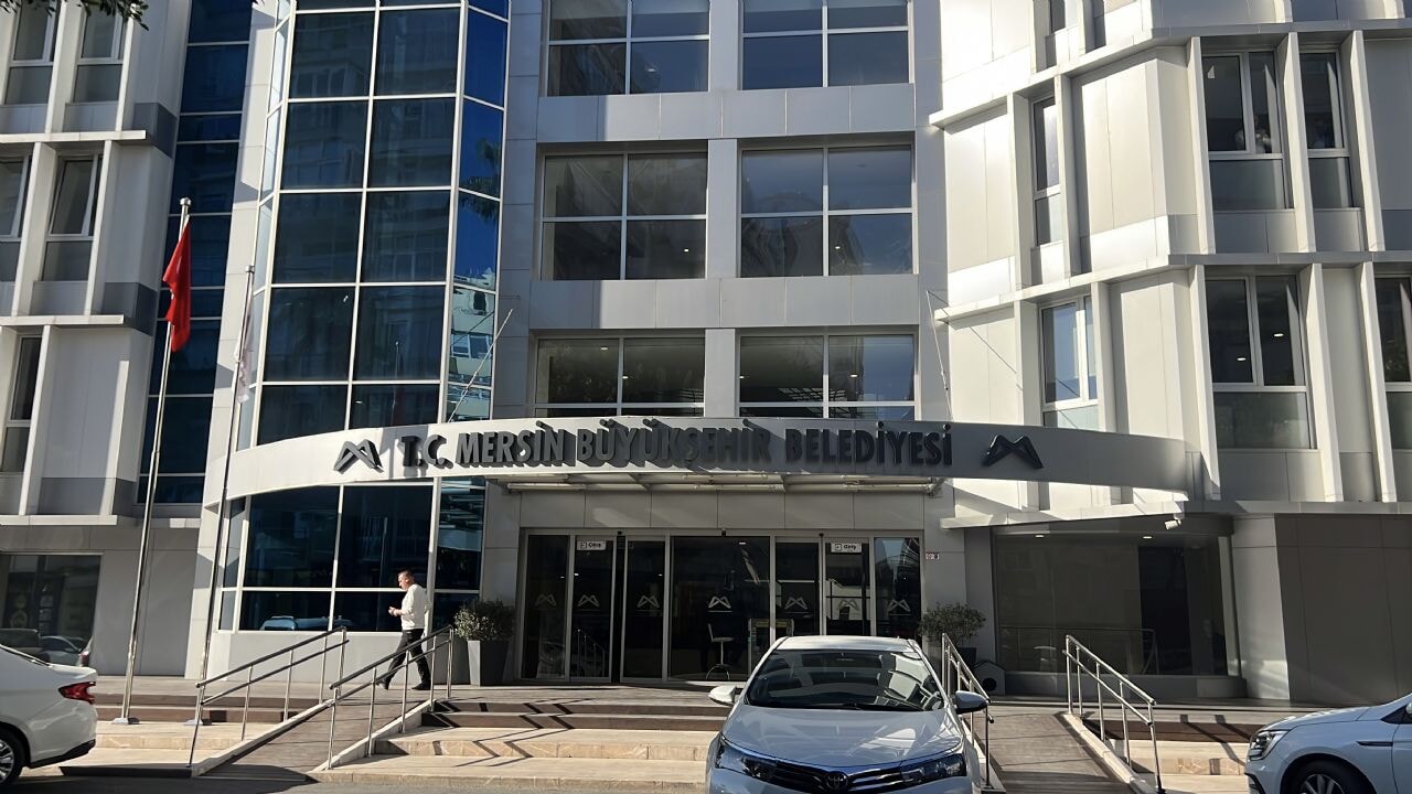 Mersin Büyükşehir Belediyesi'ne ihaleye fesat karıştırma ve rüşvetle ilgili operasyon