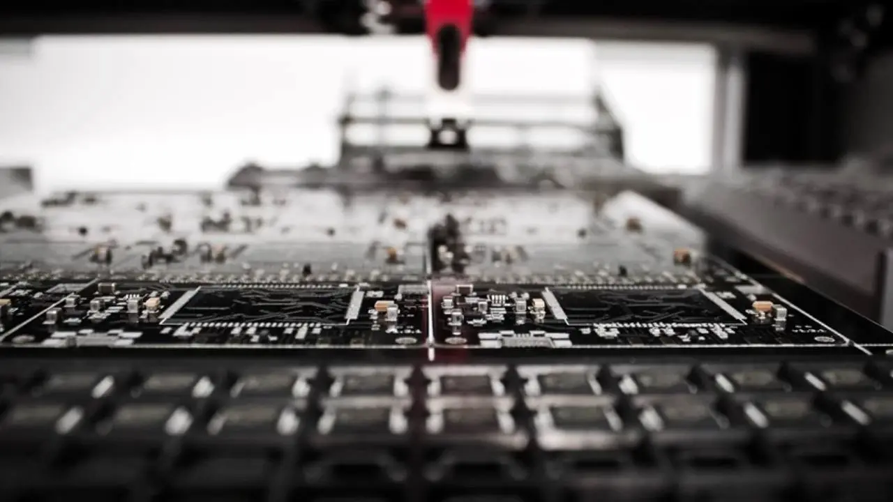 Teknoloji devleri alarmda: Hürmüz Boğazı krizi çip sektörünü vurdu