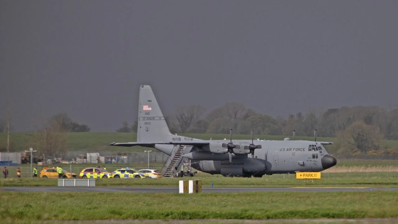 ABD askeri uçağına baltalı saldırı