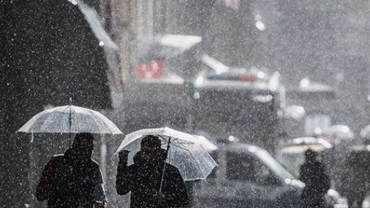 Bahar güneşi kısa sürecek: Sağanak yağışlar yolda